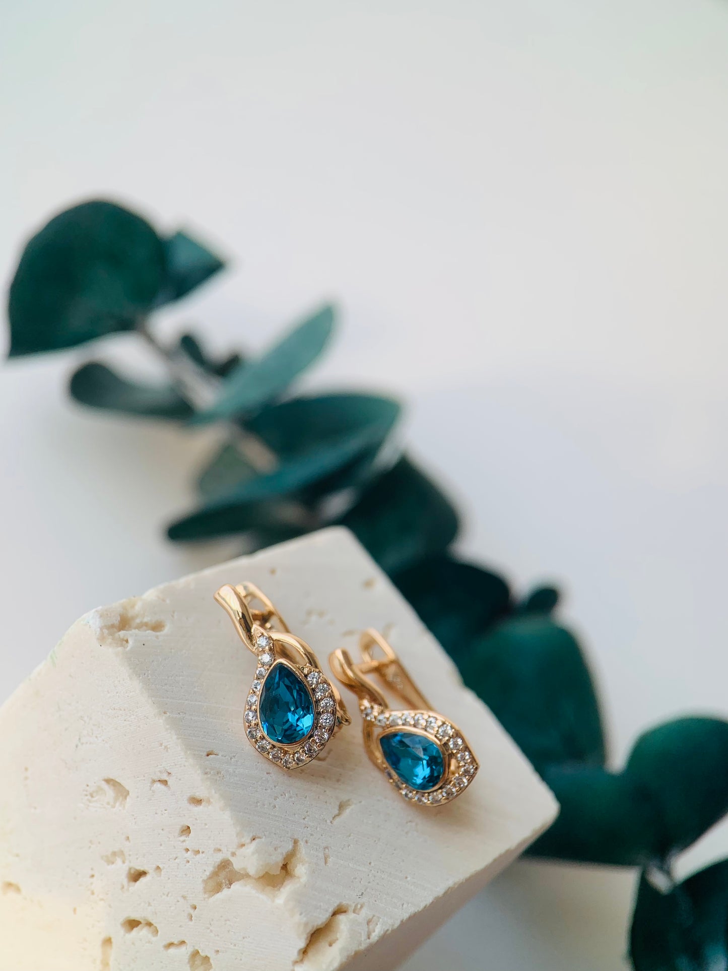 18K Gold Blue Ocean Eyes Diamond Earrings