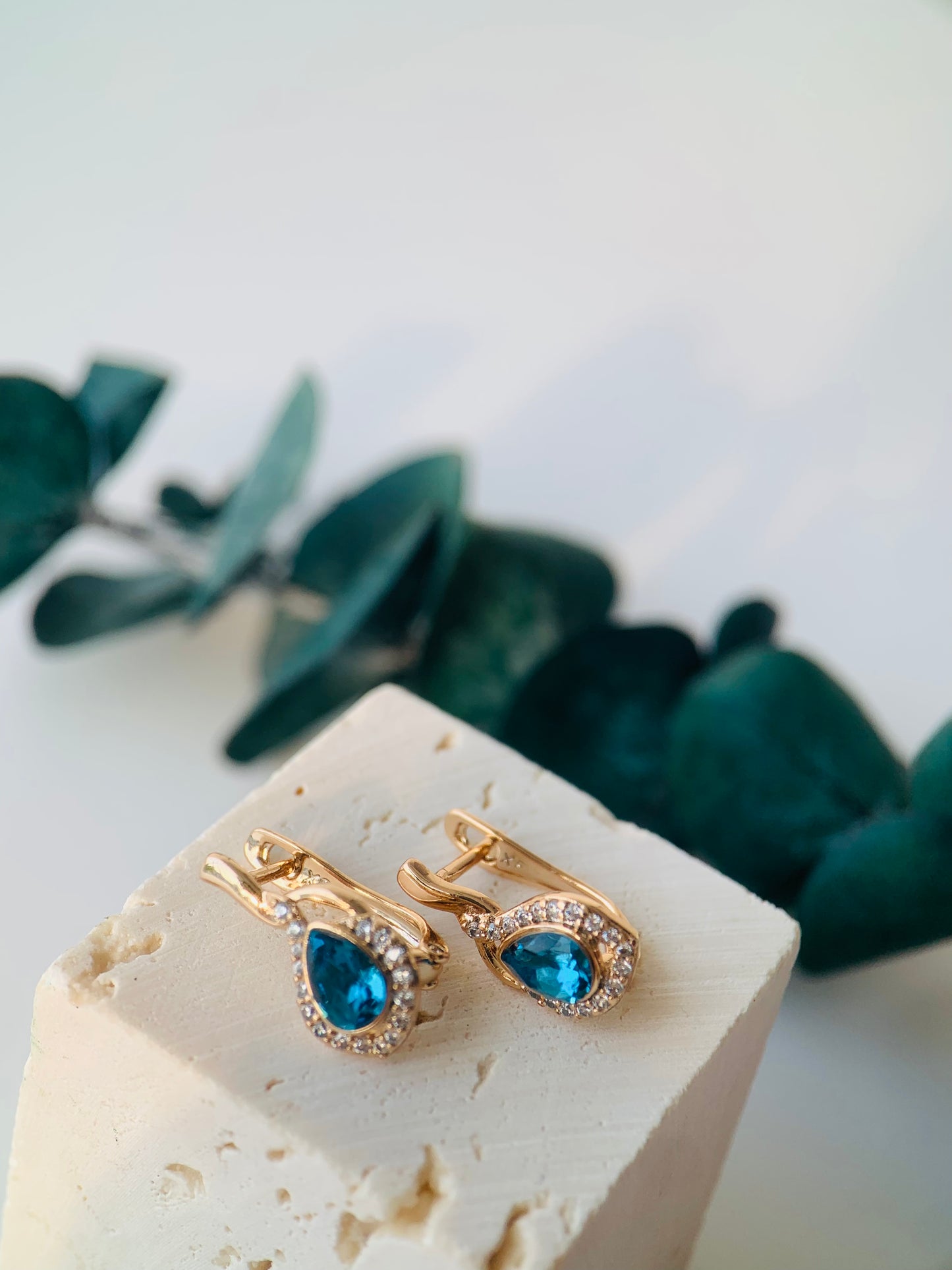 18K Gold Blue Ocean Eyes Diamond Earrings