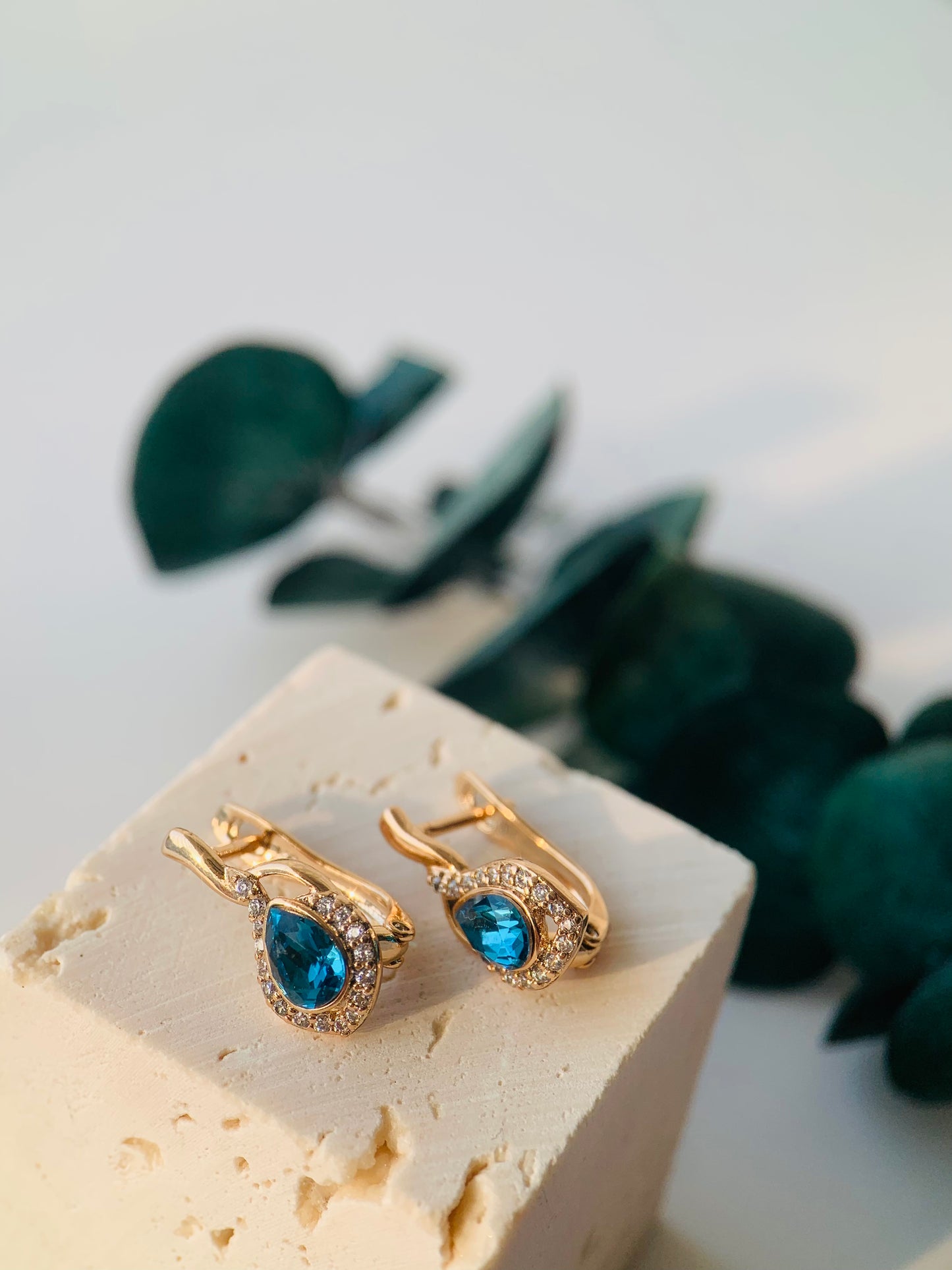 18K Gold Blue Ocean Eyes Diamond Earrings