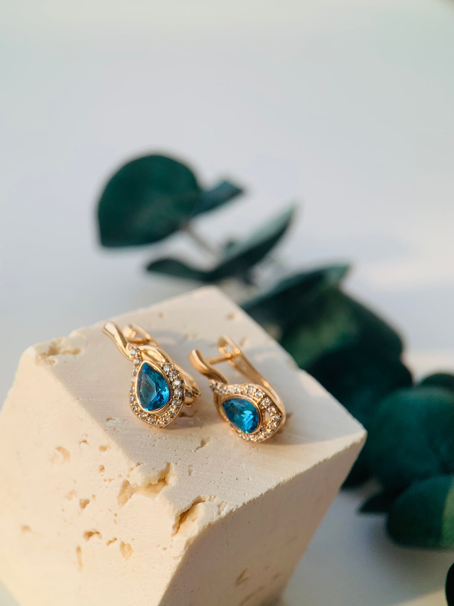 18K Gold Blue Ocean Eyes Diamond Earrings