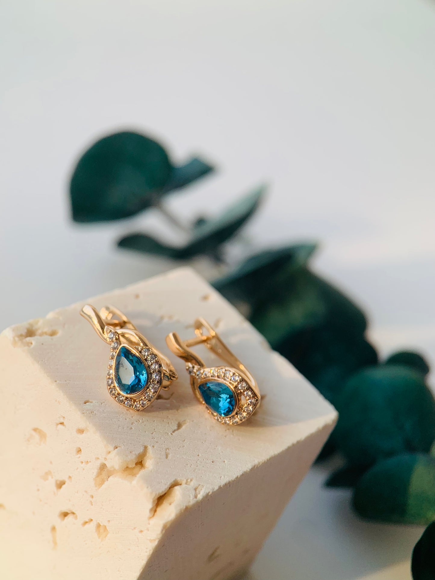 18K Gold Blue Ocean Eyes Diamond Earrings