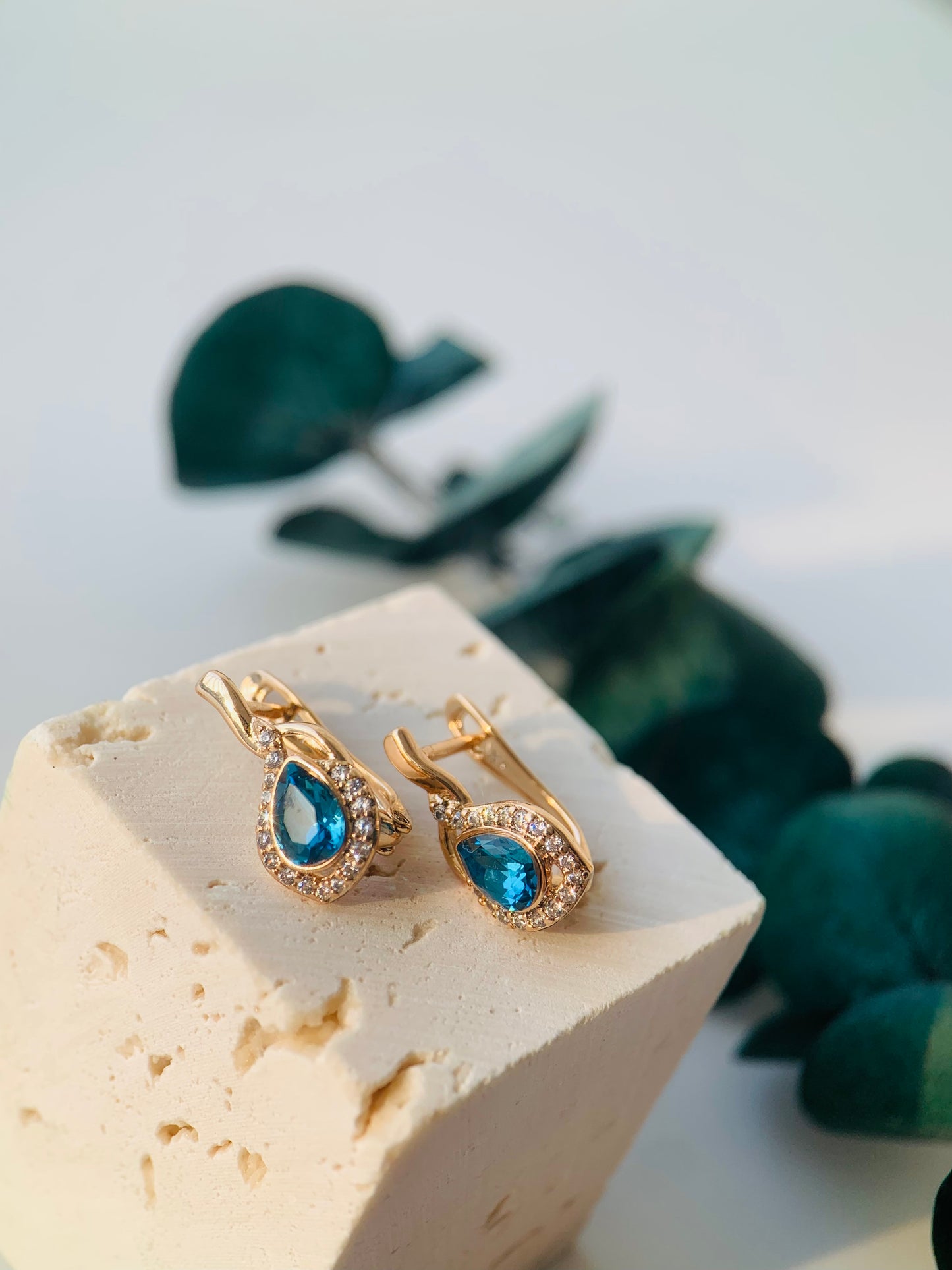 18K Gold Blue Ocean Eyes Diamond Earrings